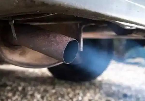 汽車燒機(jī)油會(huì)出現(xiàn)什么現(xiàn)象