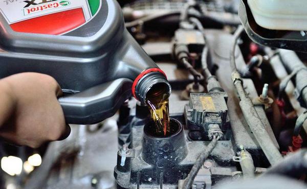 汽車機油多久換一次