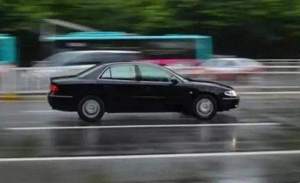 為什么車速快方向不穩