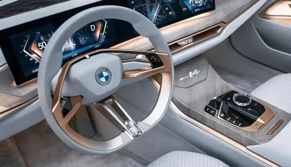 小車方向盤可以打幾圈