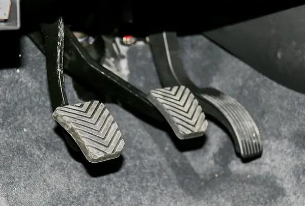 離合器有燒焦味一定要換嗎