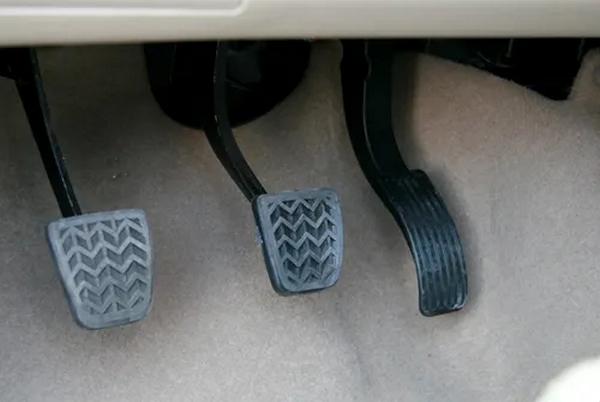 離合器燒焦味道怎么辦