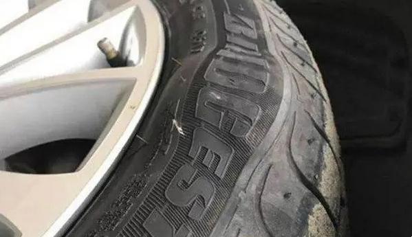 汽車輪胎鼓包還能開嗎