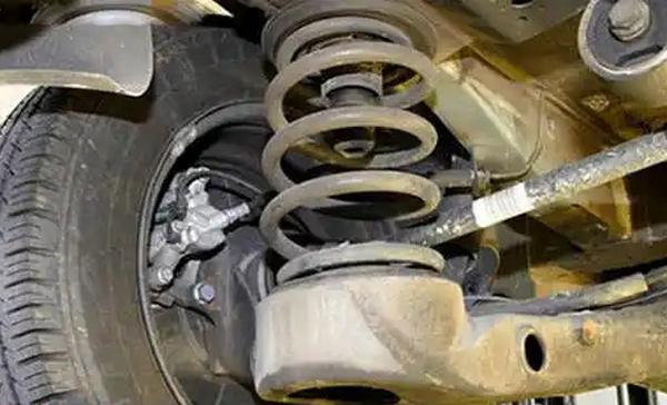 冬季減震異響解決方法