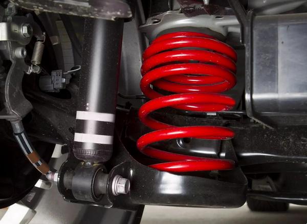 冬天減震器異響的原因