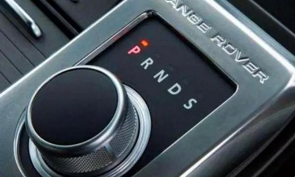 自動擋怎么起步