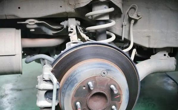 汽車減震器漏油危險嗎