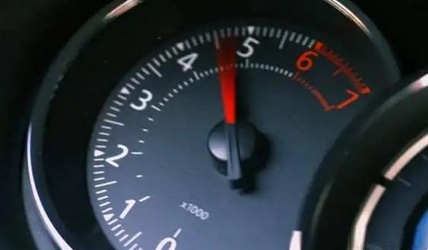 發(fā)動(dòng)機(jī)轉(zhuǎn)速過(guò)高會(huì)爆缸嗎