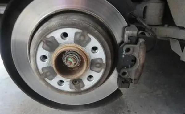 剎車片到什么厚度該換