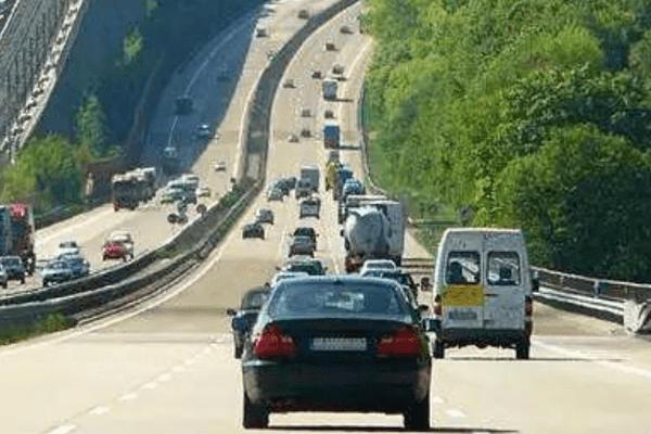 手動擋下長坡如何操作