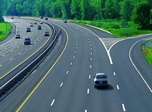 跑高速手動擋和自動擋哪個省油