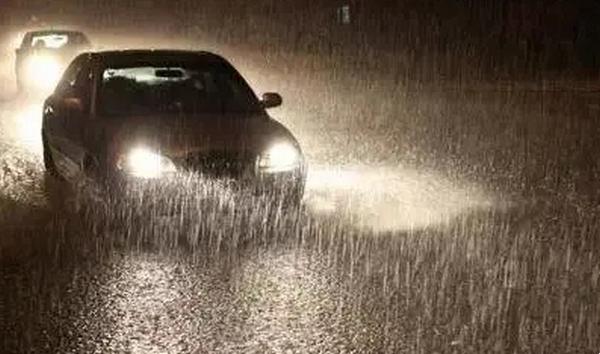 晚上開車忘了開燈被拍到扣分嗎