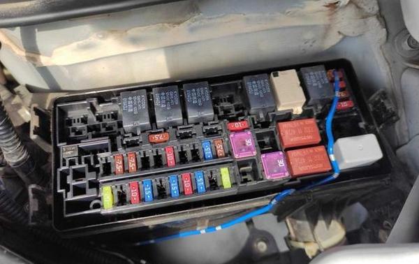 汽車保險絲燒了會出現什么問題