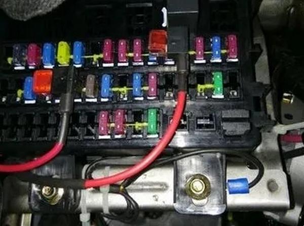 汽車保險絲燒了能啟動嗎
