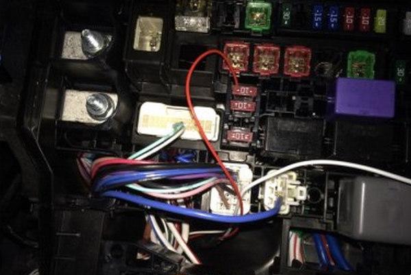 車保險絲燒了怎么辦