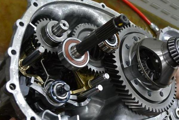 自動變速器主要由哪幾大部分組成?