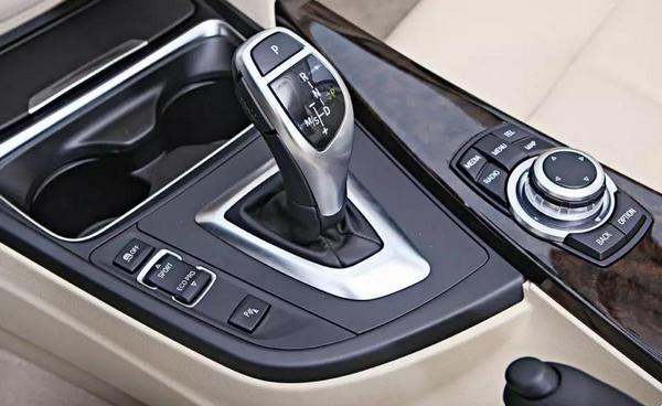 手自一體如何開長下坡