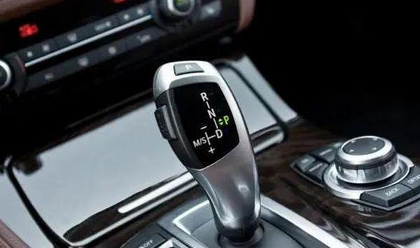 手自一體變速箱油多少公里更換？