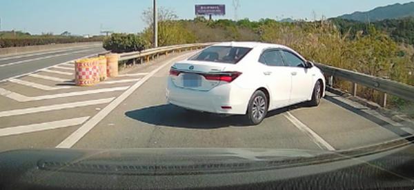 高速公路倒車一次扣多少分?