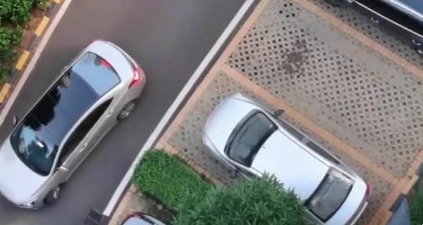 倒車怎樣打方向盤