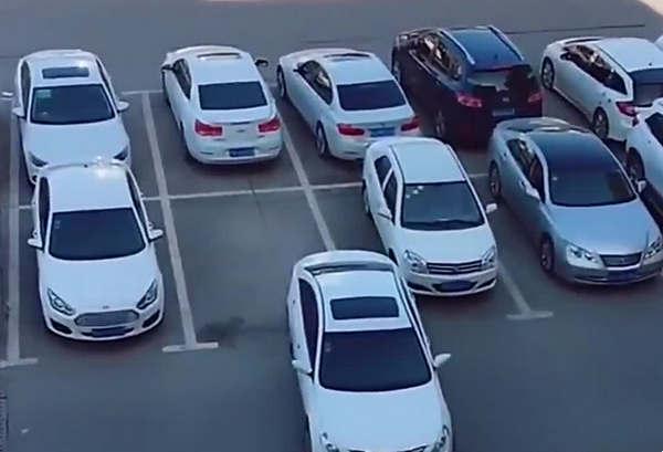 汽車倒車時方向盤怎么打?