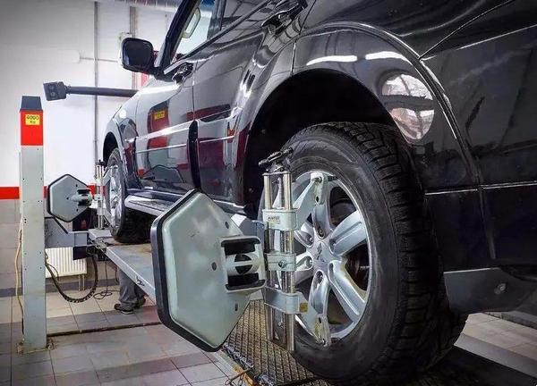 四輪定位指的是什么?