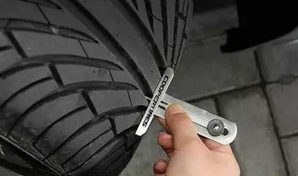 輪胎花紋深度怎么看