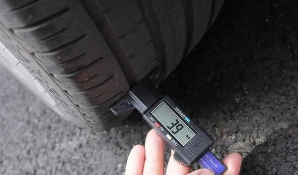 汽車輪胎花紋深度怎么看?