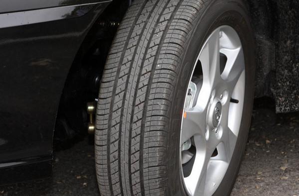 輪胎花紋對稱好還是不對稱好