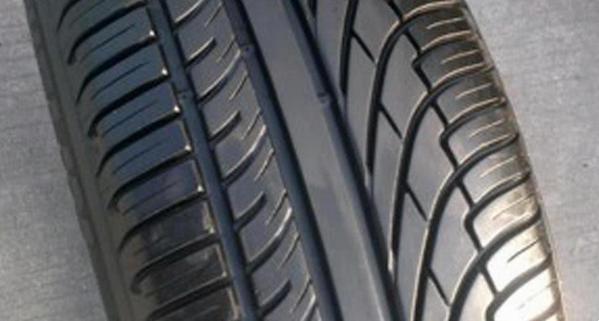 輪胎對稱花紋跟非對稱花紋的區別