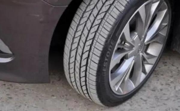 非對稱花紋輪胎分左右嗎?