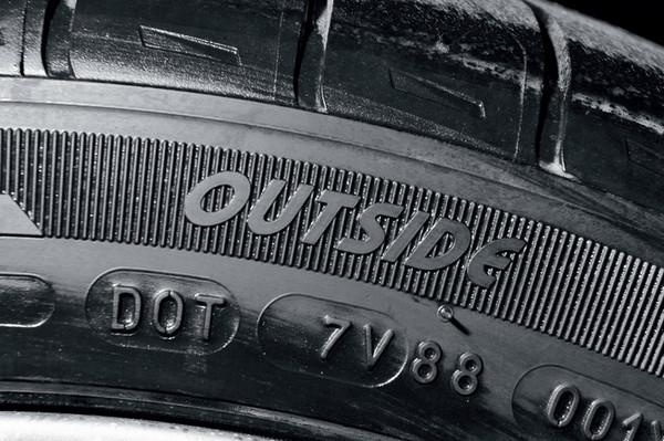 怎樣辨別輪胎裝反了？輪胎正反面怎么看