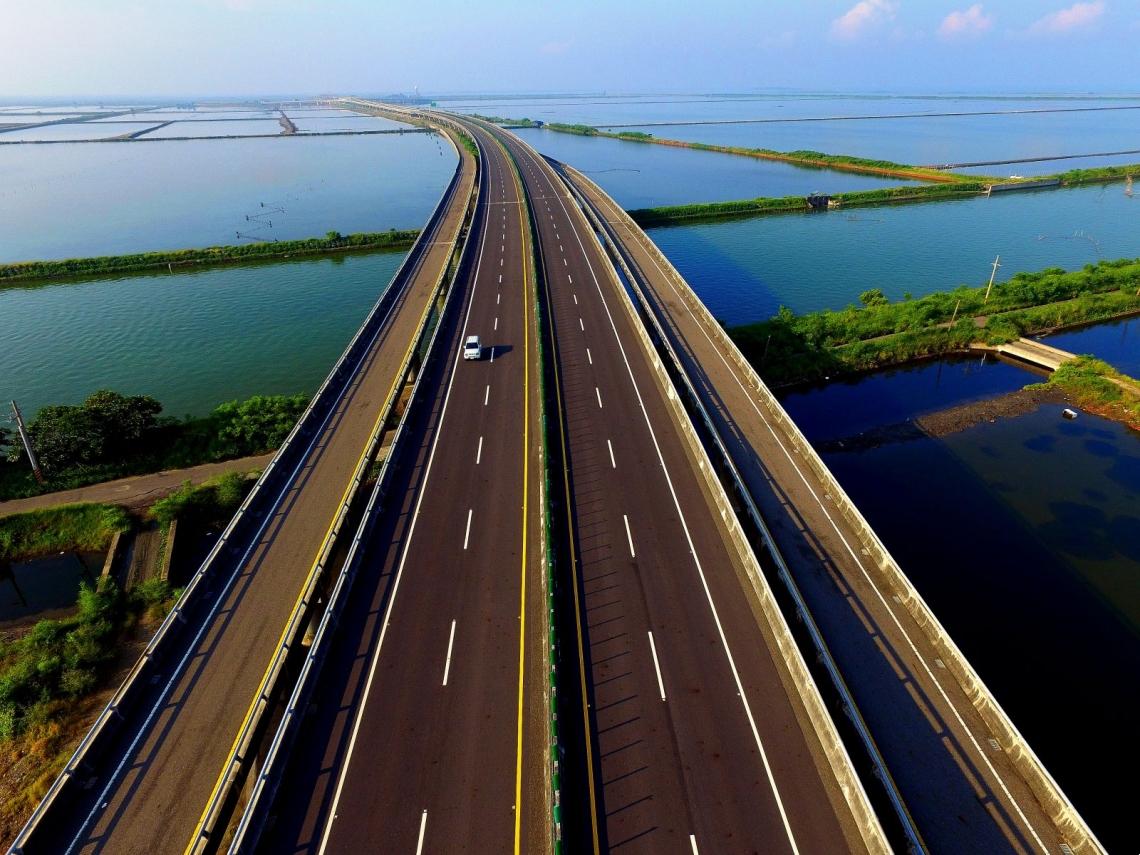 高速上跑到100到底算不算龜速