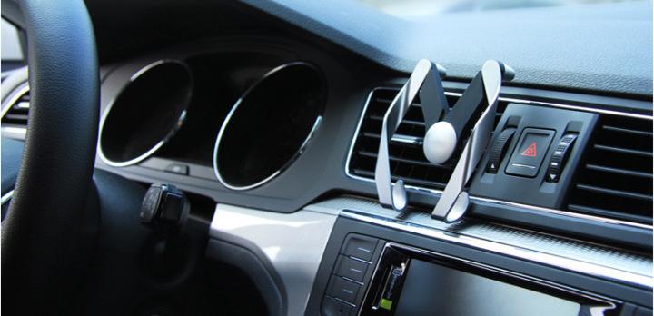 車里裝上一個手機支架.jpg 車里裝上一個手機支架.jpg