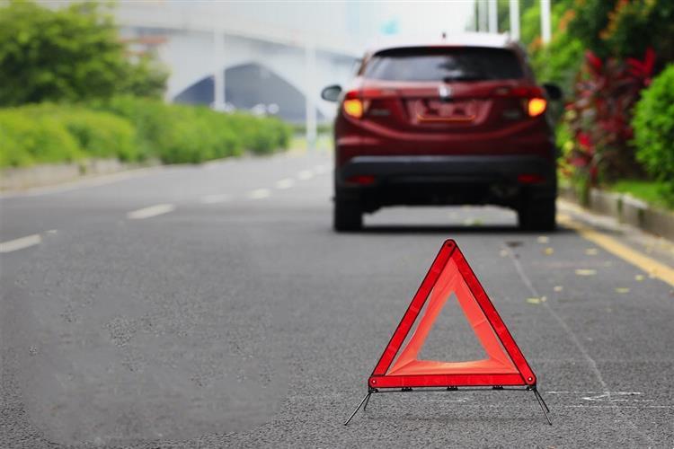 三角警示牌是.jpg 三角警示牌是.jpg