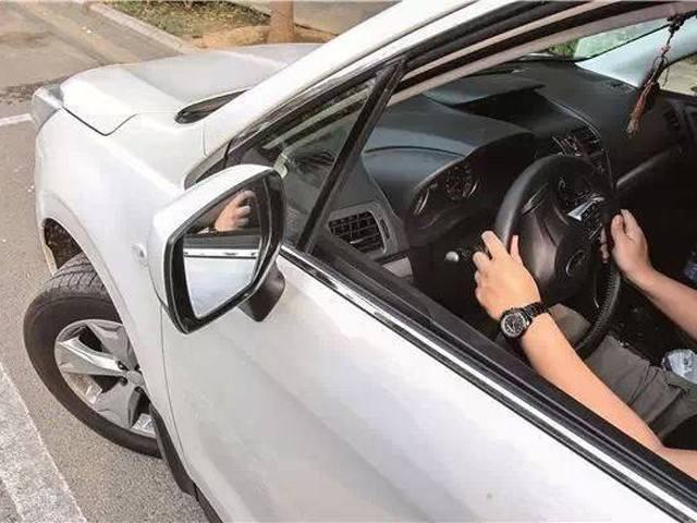 一起來看看開車的這些損車行為。