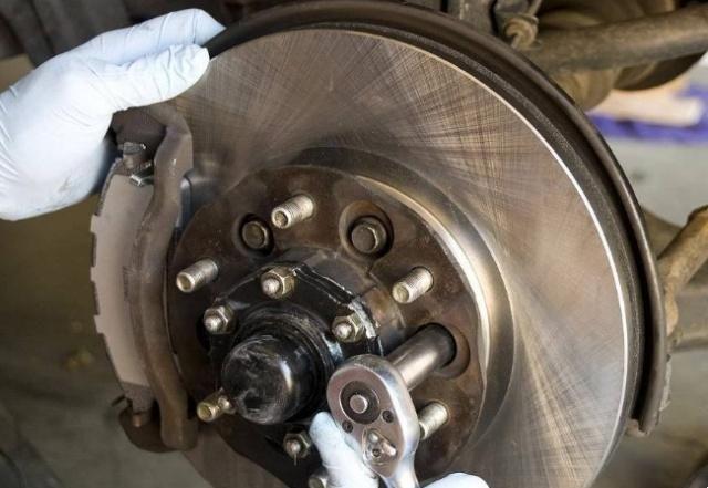 該如何規(guī)避雨后行車風(fēng)險(xiǎn)？