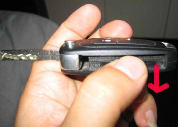 車鑰匙沒電了打不著火如何辦