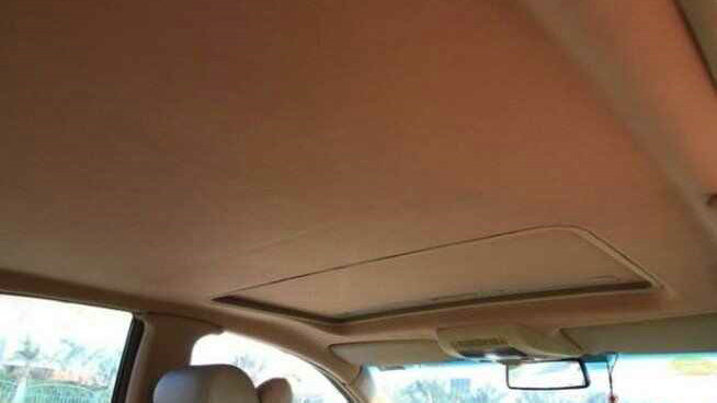 汽車頂內(nèi)飾布掉下怎樣辦