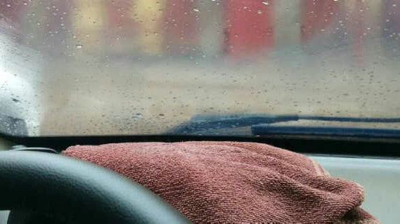 汽車玻璃上有霧氣解決方法 汽車玻璃上有霧氣解決方法