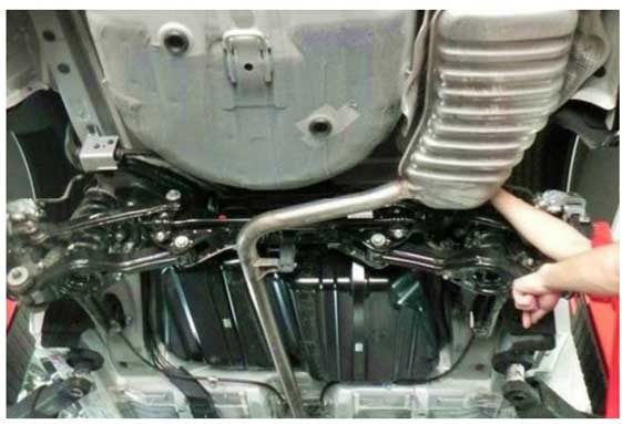 【汽車底盤裝甲怎么做的 汽車底盤裝甲詳細施工步驟教程（圖）】圖4