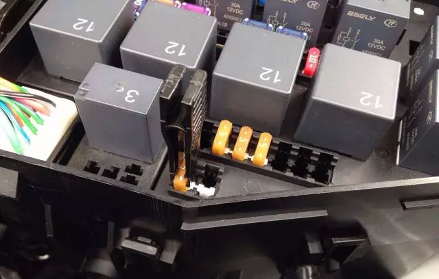 保險絲燒了?自己動手不求人! 保險絲燒了?自己動手不求人!