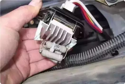 4S店絕不外傳的汽修秘密！看完再不怕被坑了！