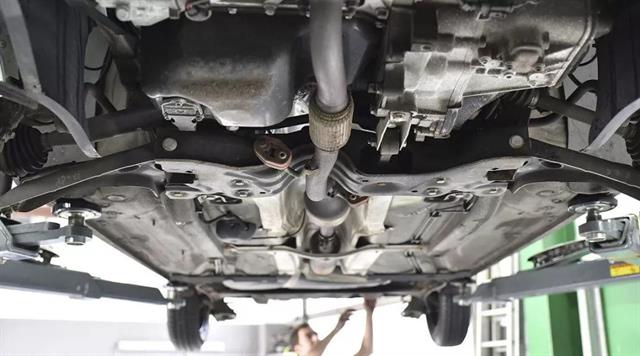 資深二手車專家教你用“5顆螺絲”，分辨事故車