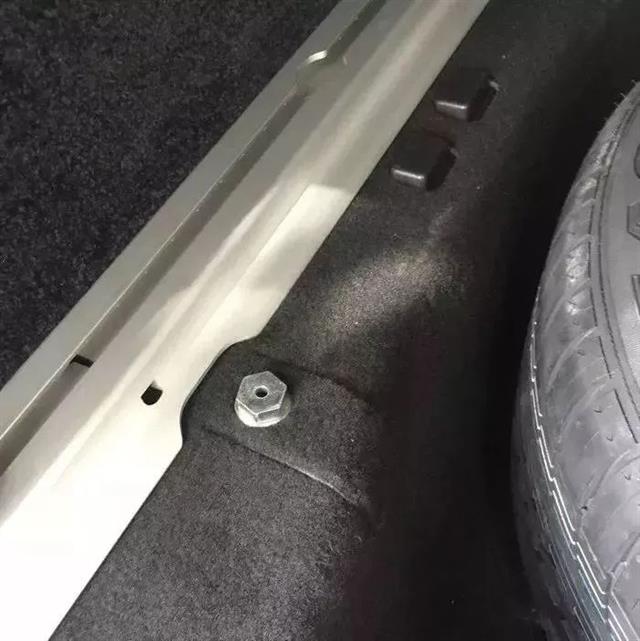 資深二手車專家教你用“5顆螺絲”，分辨事故車