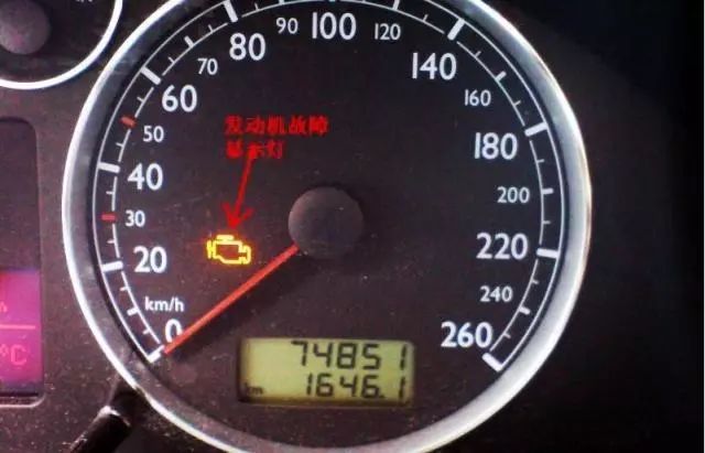 發動機故障燈閃了一下，沒過多久就自己滅了，是哪里出了問題？