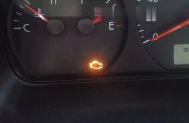 發動機故障燈閃了一下，沒過多久就自己滅了，是哪里出了問題？