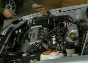 汽車前部的零部件的作用及主要的組成部分：