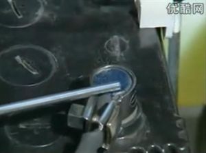 汽車前部的零部件的作用及主要的組成部分：