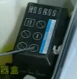 汽車前部的零部件的作用及主要的組成部分：